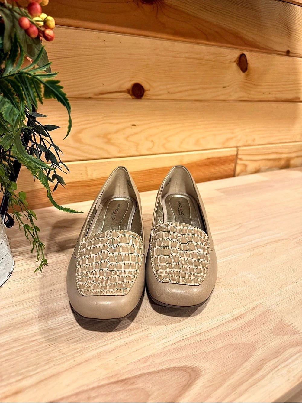 Bandolino Alligator Textured Wedge Loafers in taupe Brown Like New